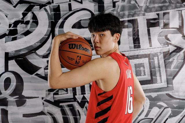 开云体育下载-开拓者新赛季飞行旅程8.2万公里全联盟最长 1月要连打3个背靠背！