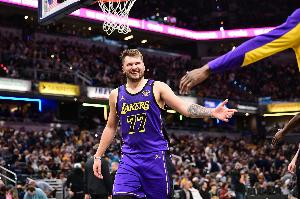 开云体育官网-东契奇:要抓住对方防守的破绽 我们告诉队友们去出手