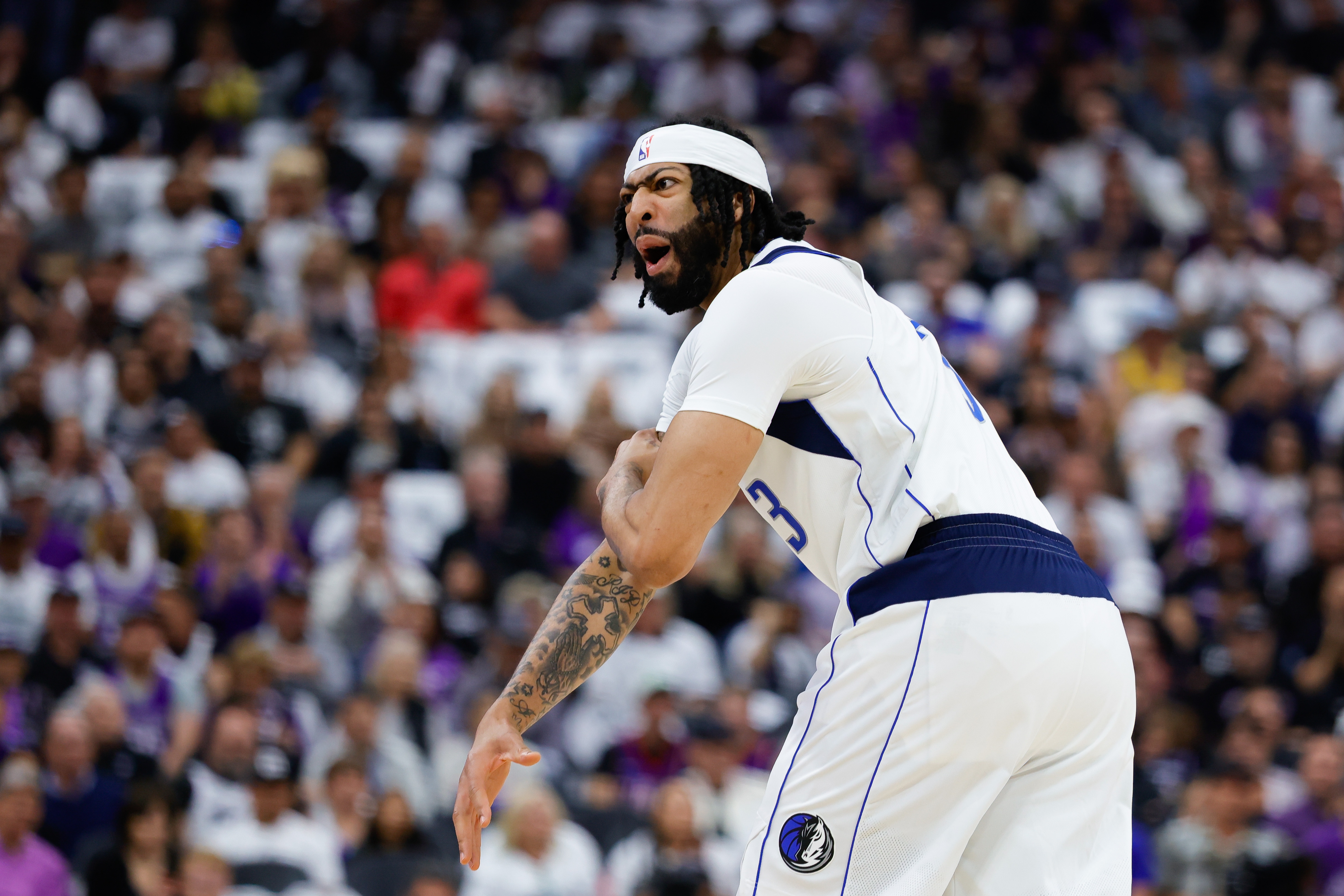 开云体育下载-克莱:只要保持健康 浓眉是我们这个时代最强的大前锋