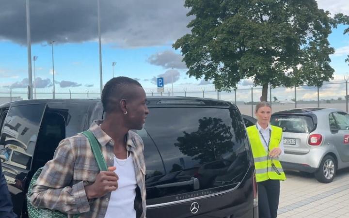 开云娱乐-人麻了！绿帽哥：送杰克逊的飞机掉头返回，蓝军通知杰克逊上飞机