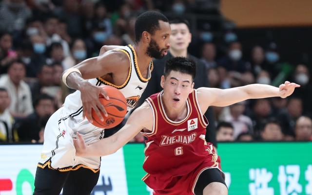 弗格28分莫兰德5记封盖 比外援辽宁同样完胜浙江
