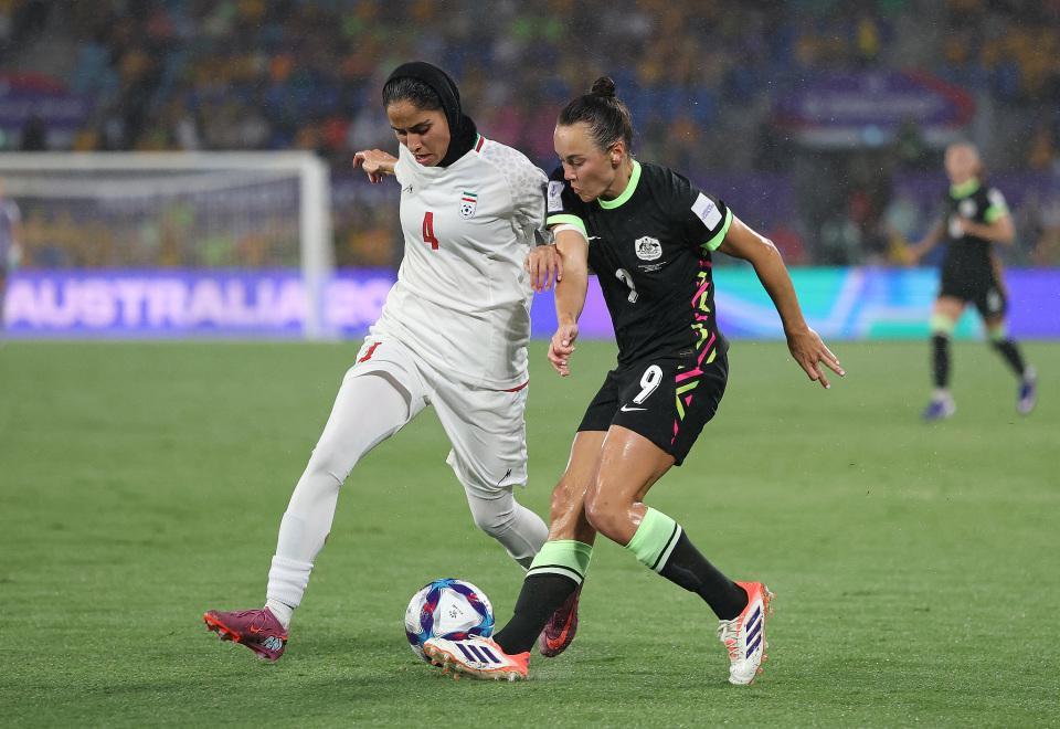 开云体育网址-伊朗女足0-4澳大利亚!亚洲杯2连败垫底 赛前高唱国歌+集体敬礼