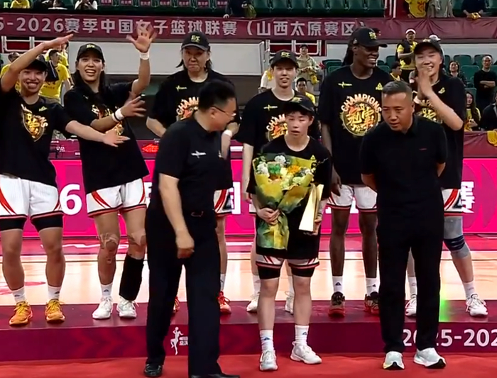 登录入口-李缘获FMVP！两记超远三分锁胜局 怒吼一幕令人泪目宫鲁鸣重选她？|总决赛|三分球|篮板|霍华德|女篮_新浪体育_新浪新闻